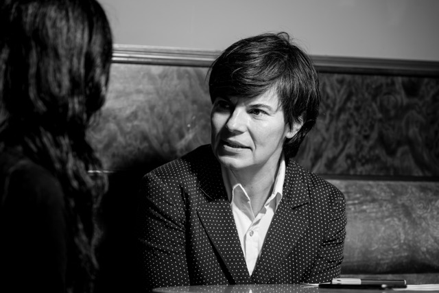 Foto: Christopher Glanzl. Tyma Kraitt im Gespräch mit Gabu Heindl im Wiener Café Eiles 